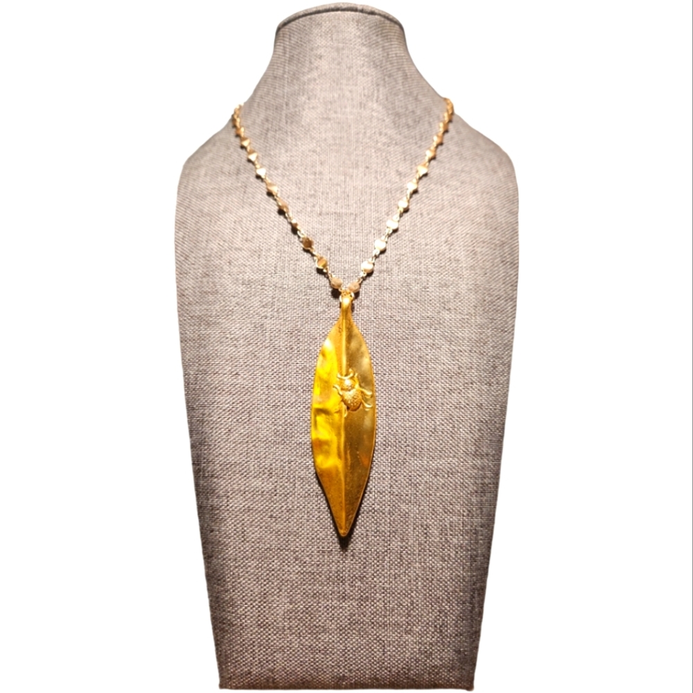 BOHO PRINCESS BRUSHED GOLD TONE LEAF & LADYBUG PENDANT NECKLACE
